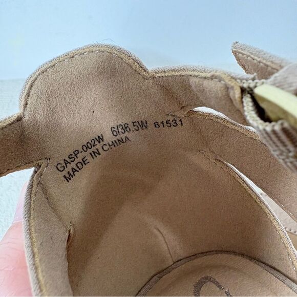 CL by Laundry Go On 2 Tan Block Heel Sandals - Picture 8 of 11